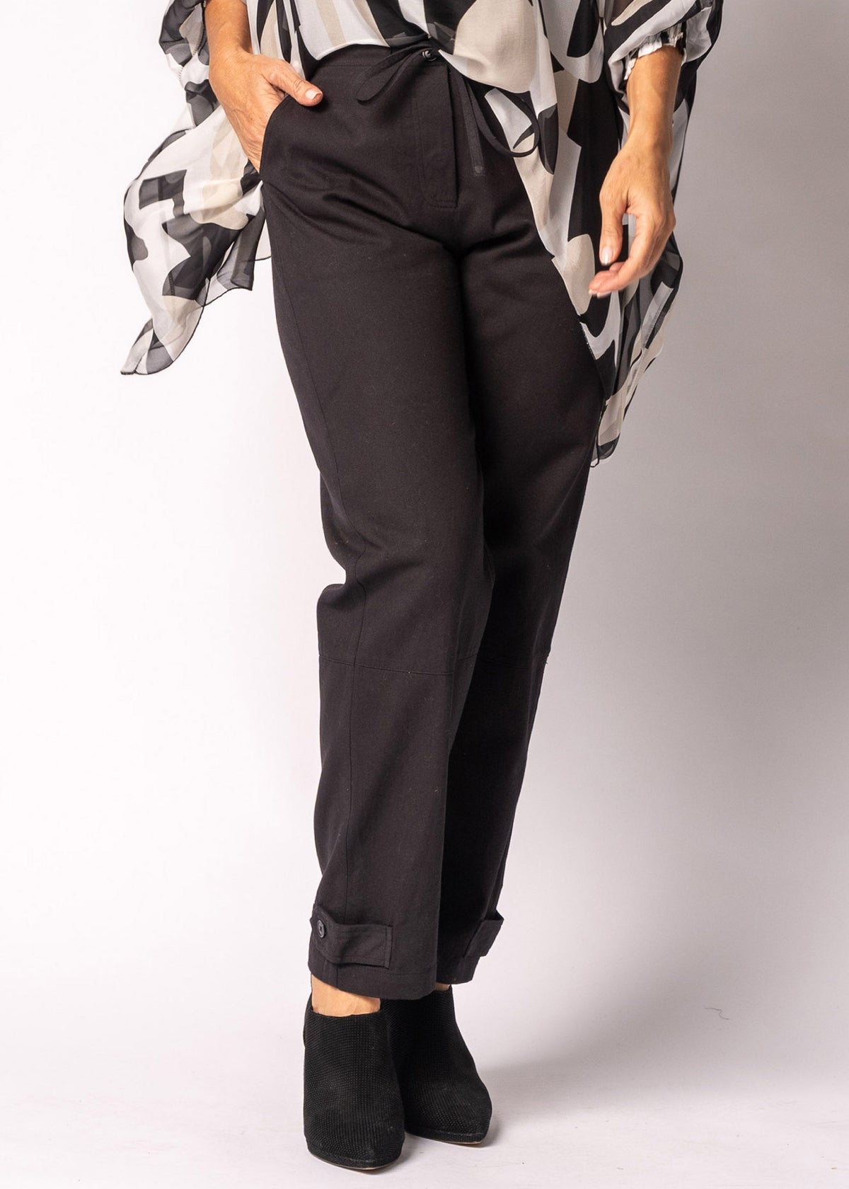Ava Pant in Onyx
