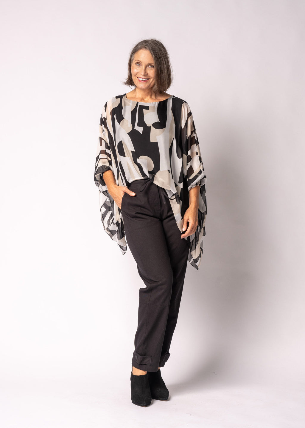 Ava Pant in Onyx