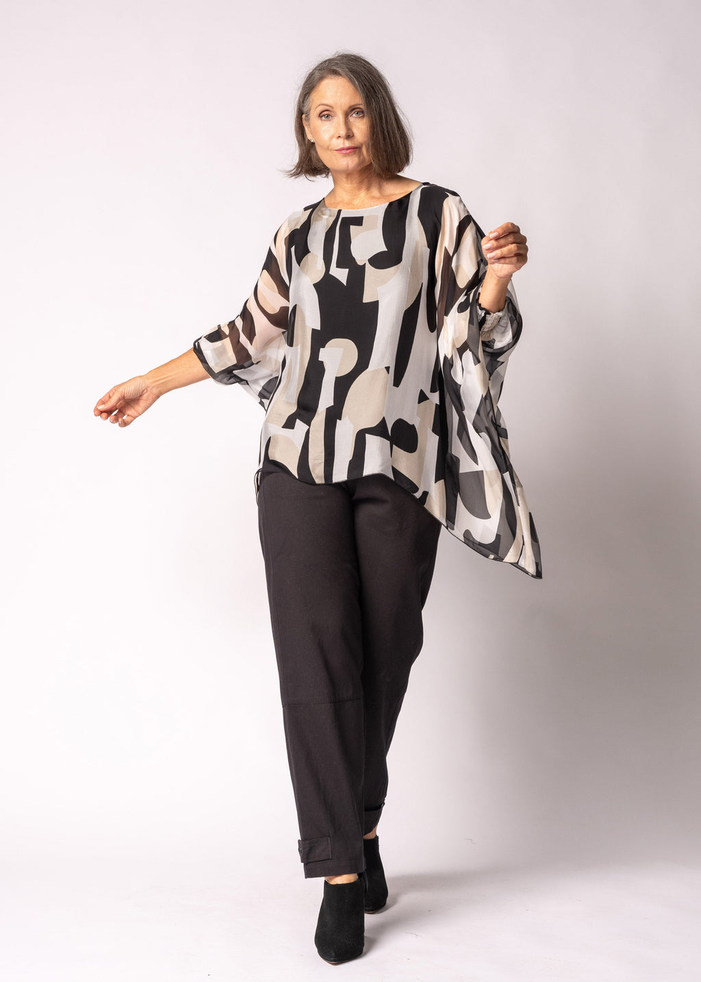 Ava Pant in Onyx