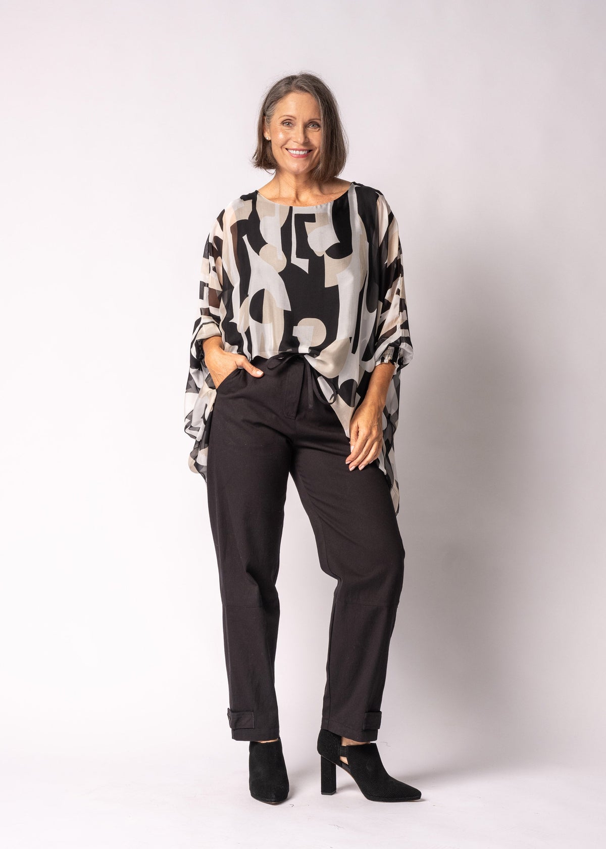 Ava Pant in Onyx