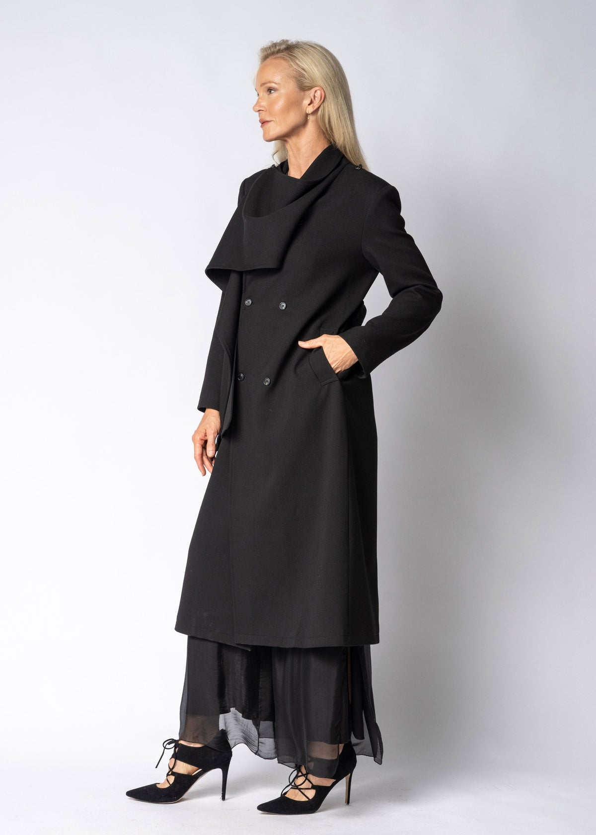 Avenora Jacket in Onyx
