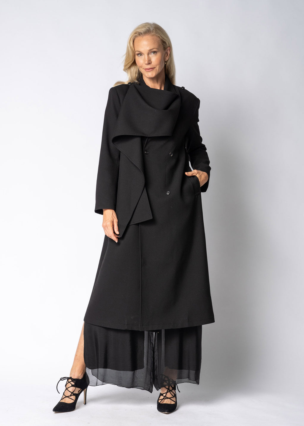 Avenora Jacket in Onyx