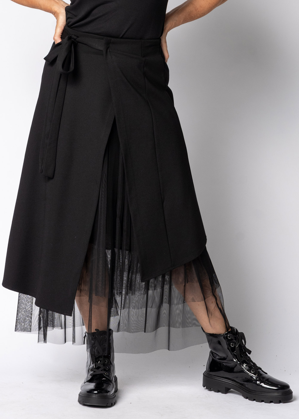 Zaria Skirt in Onyx