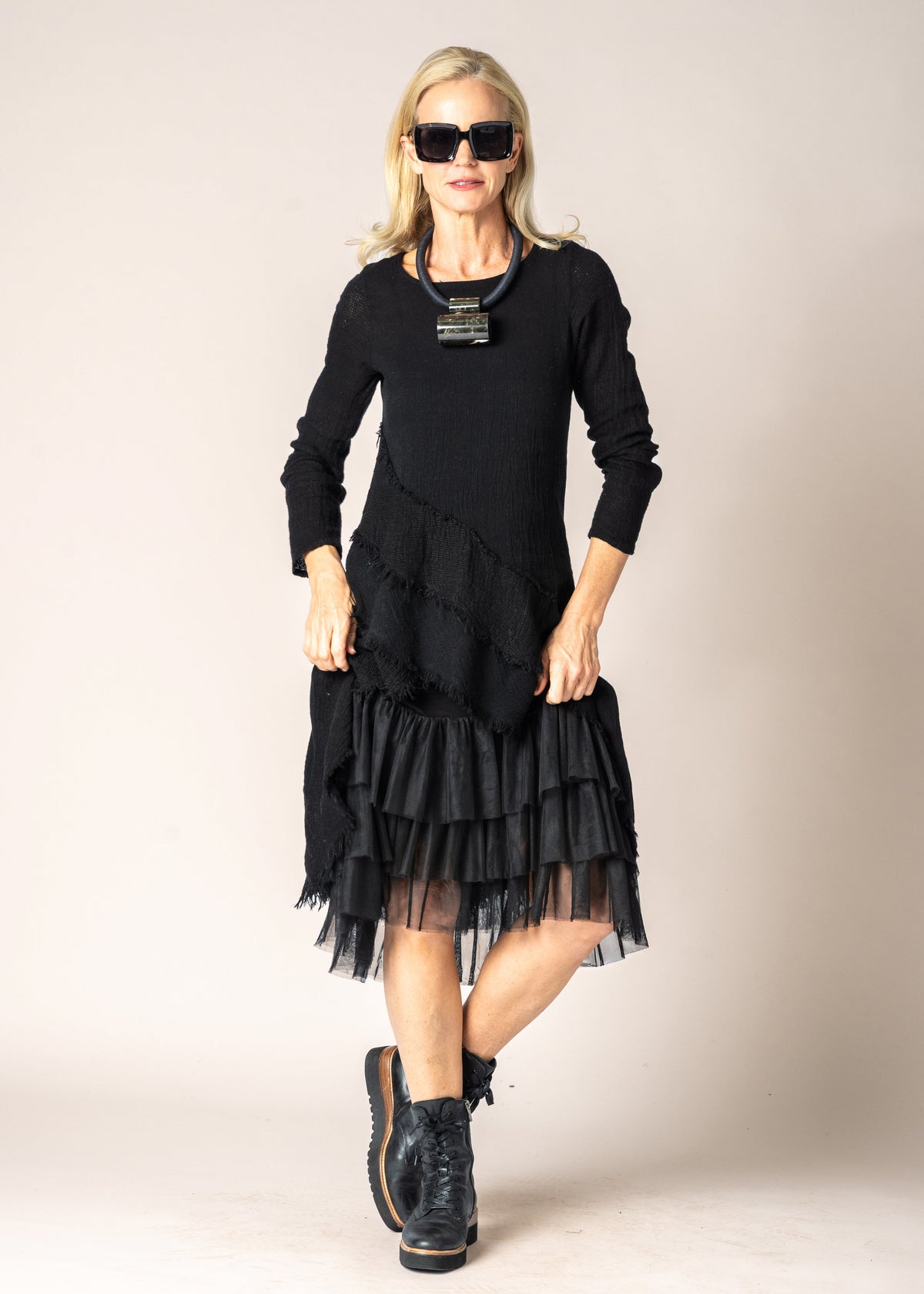 Christina Linen Top in Onyx