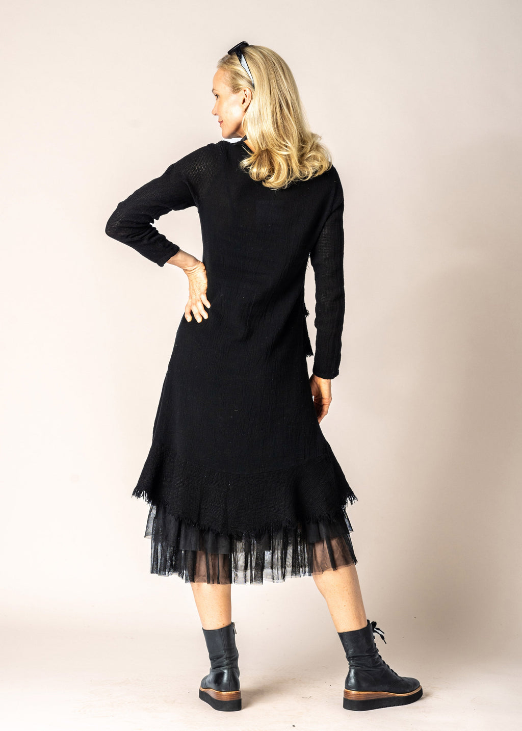 Christina Linen Top in Onyx