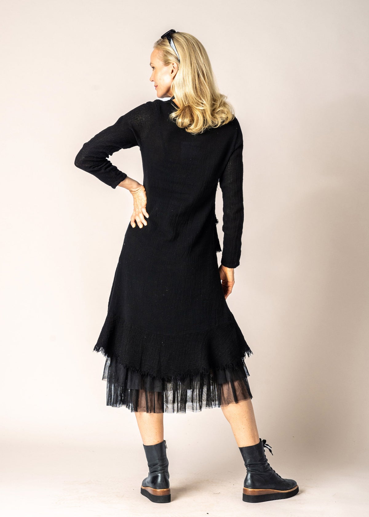 Christina Linen Top in Onyx