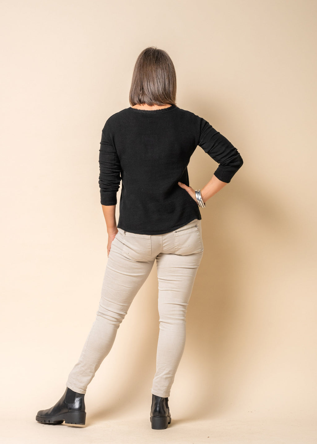 Angerona Linen Blend Top in Onyx
