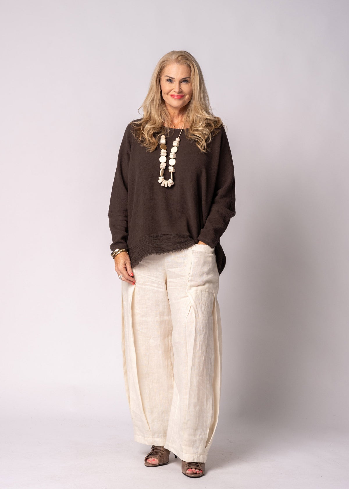 Arwyn Linen Blend Top in Chocolate Truffle