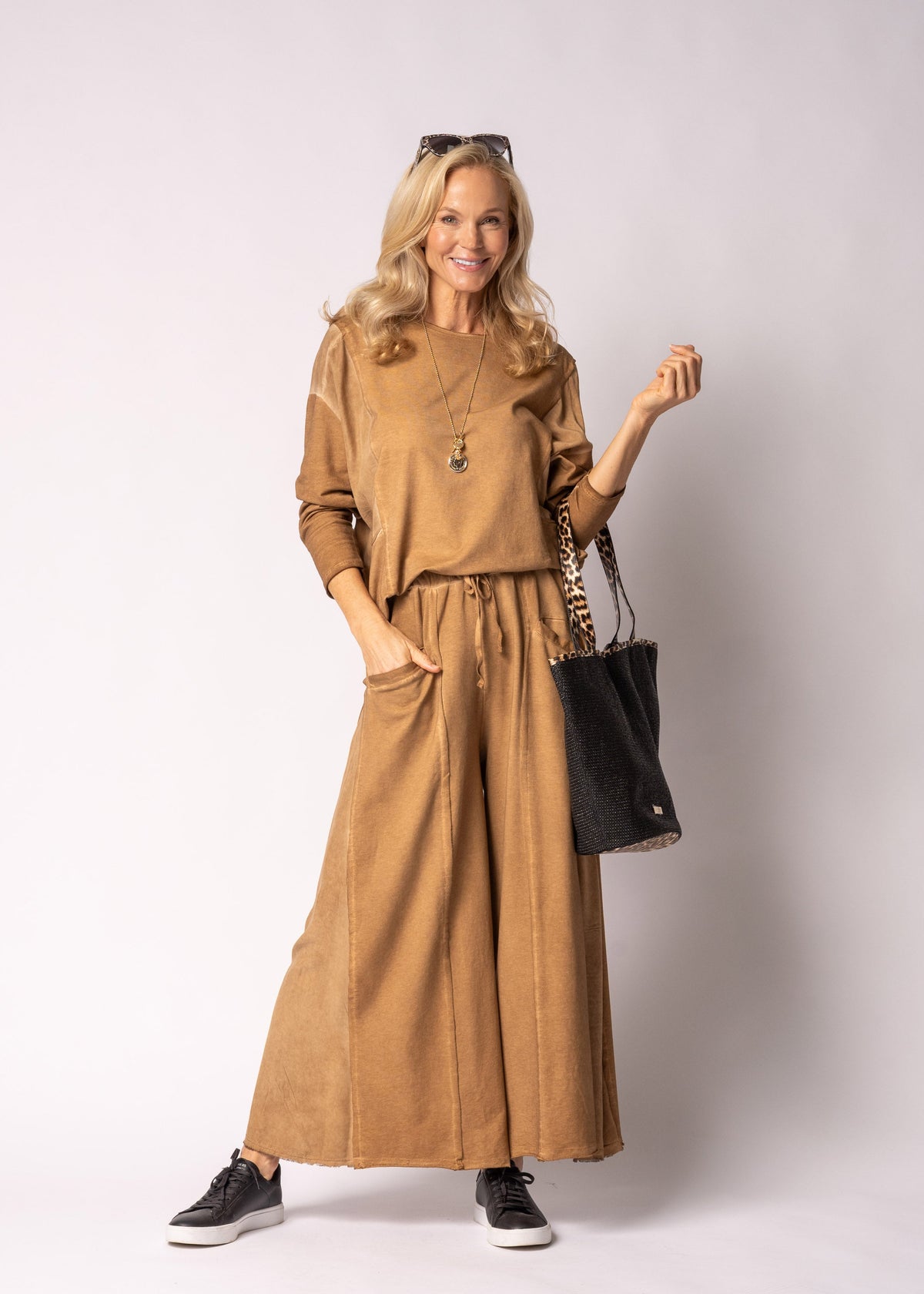 Novelia Pants in Sahara Sand