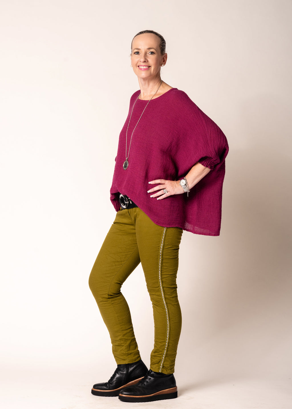 Usha Pants in Green Olive