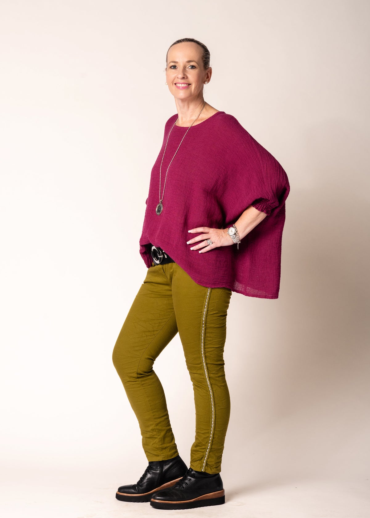 Usha Pants in Green Olive