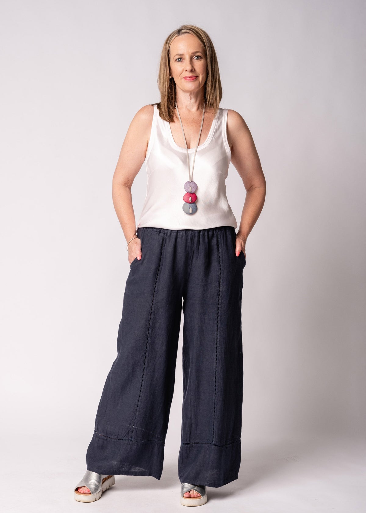 Saphina Linen Pants in Navy