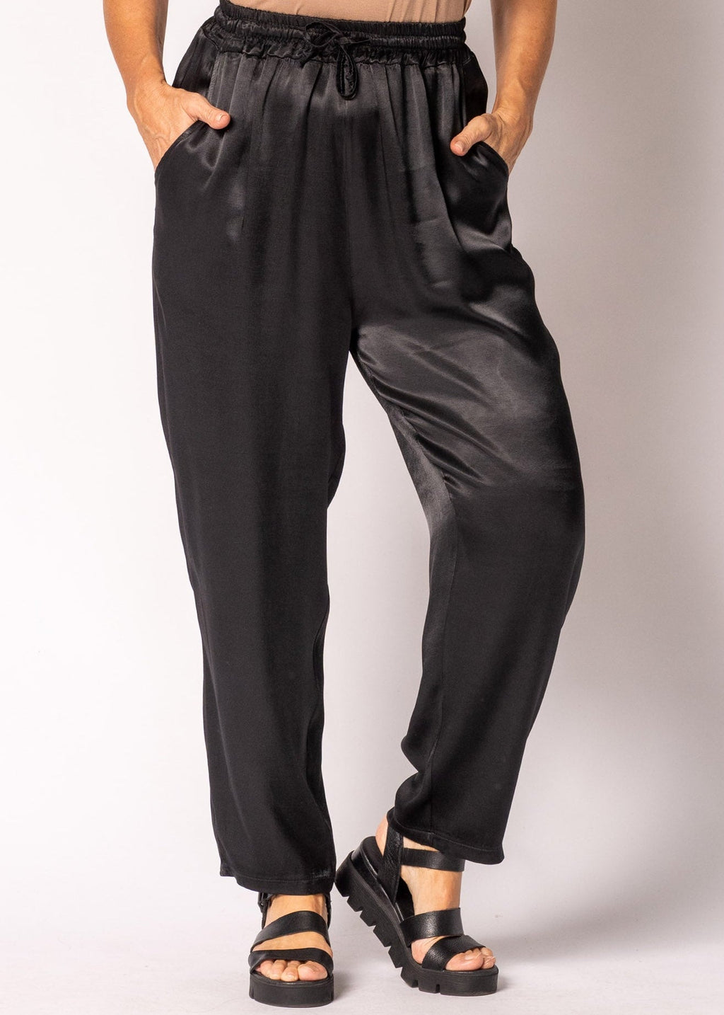 Caselle Pants in Onyx