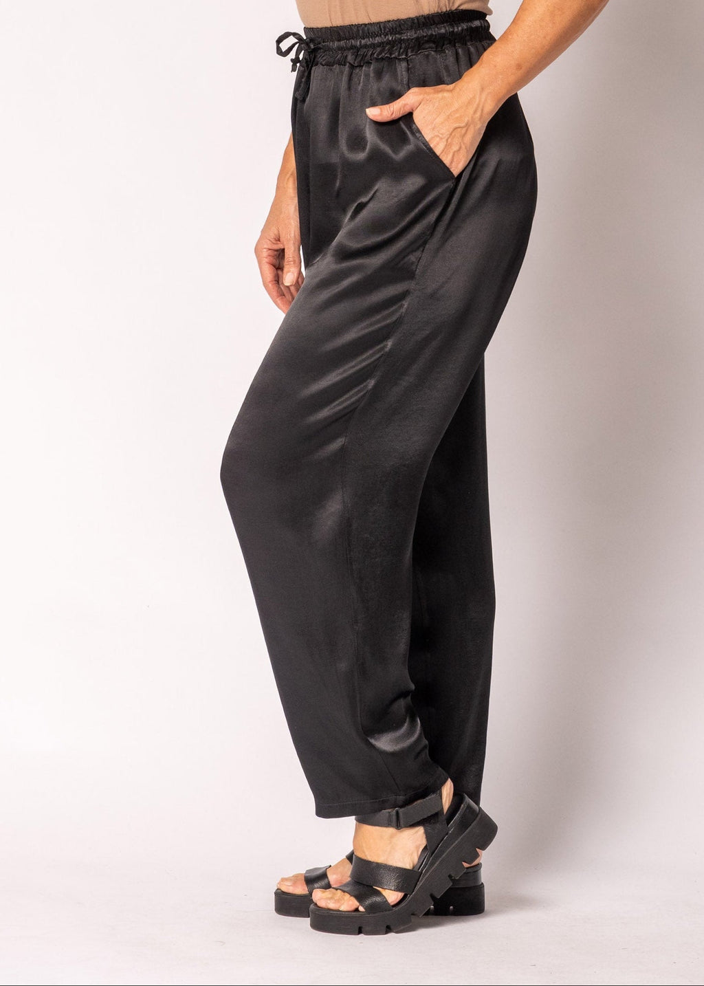 Caselle Pants in Onyx