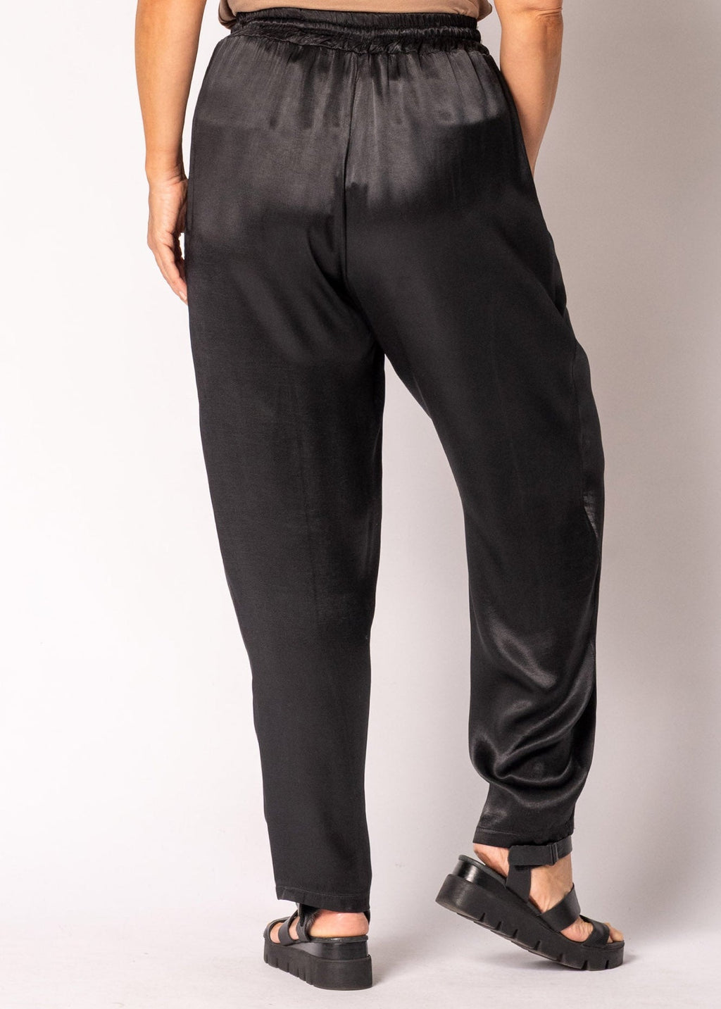 Caselle Pants in Onyx