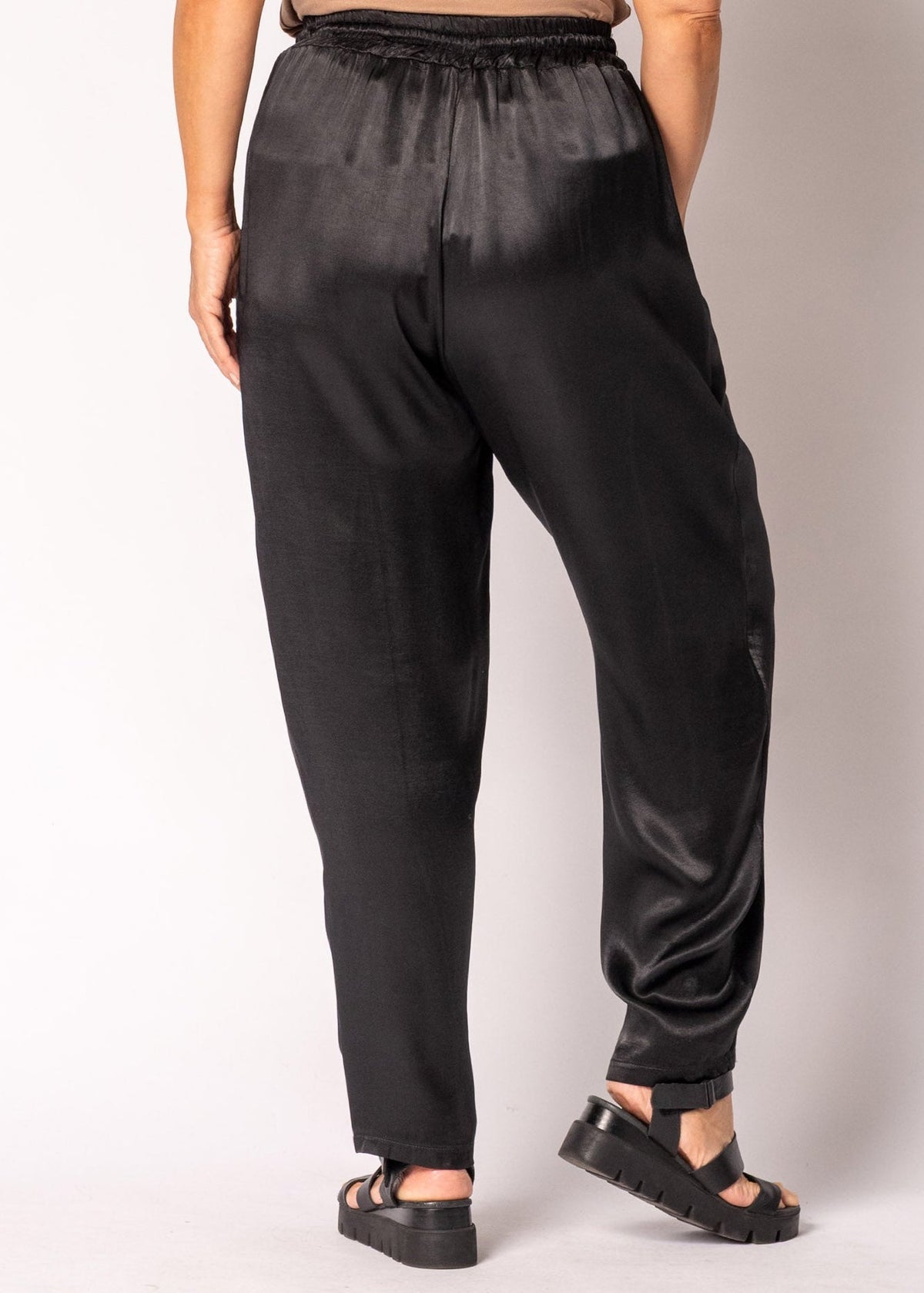Caselle Pants in Onyx