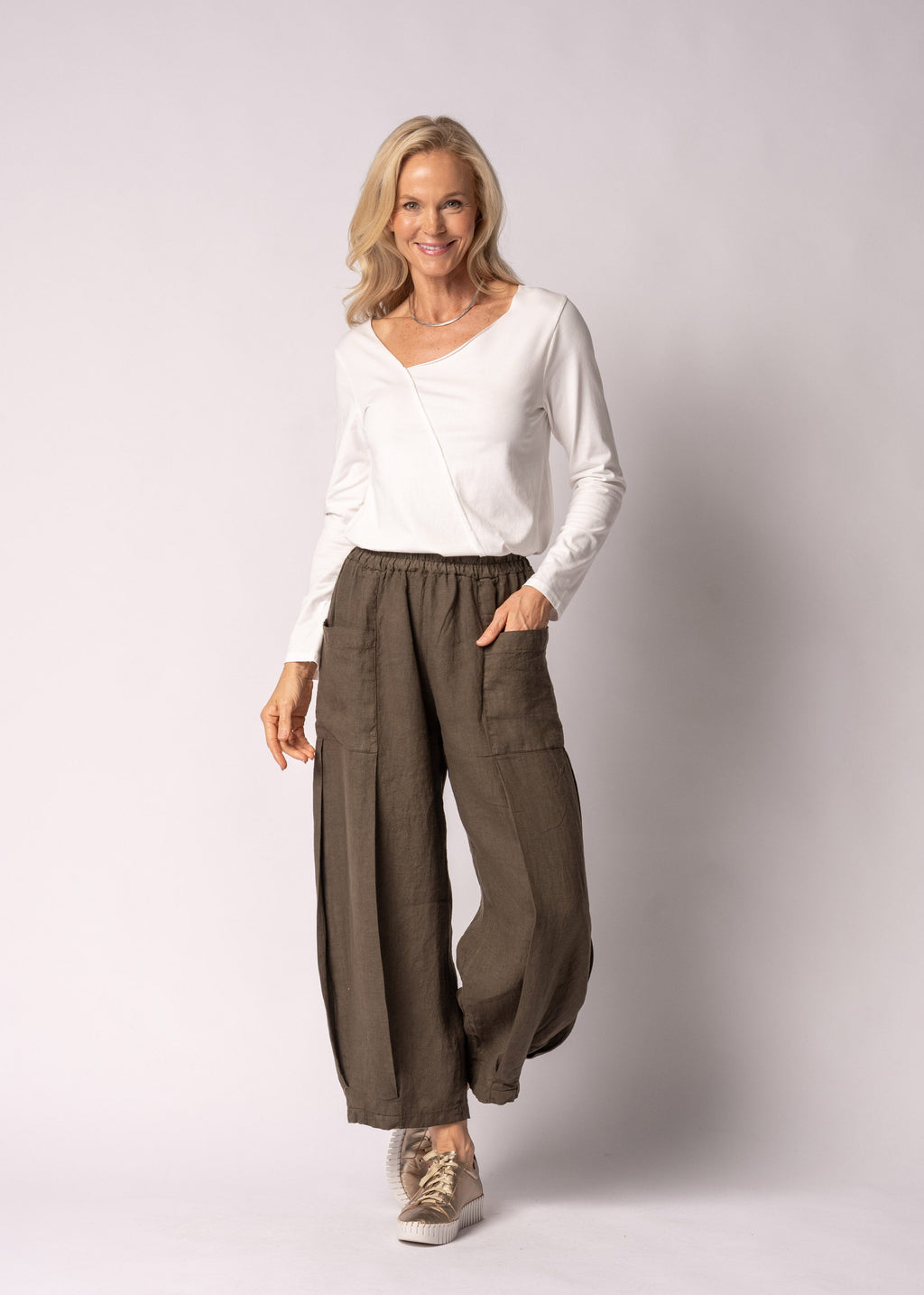 Olenna Linen Pants in Moss Green