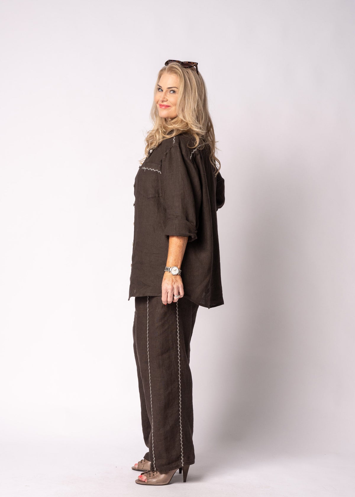 Christy Linen Top in Chocolate Truffle