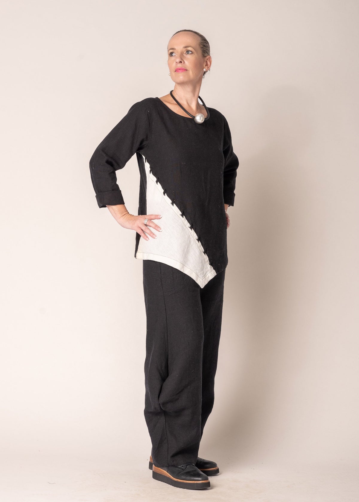 Iliana Linen Top in Onyx