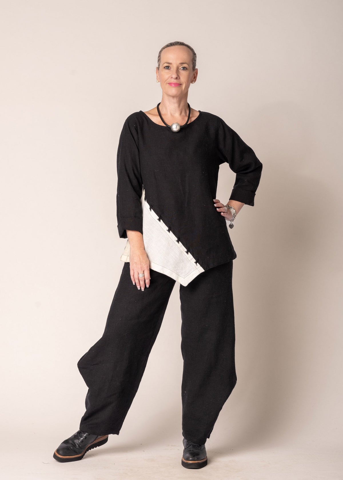 Iliana Linen Top in Onyx