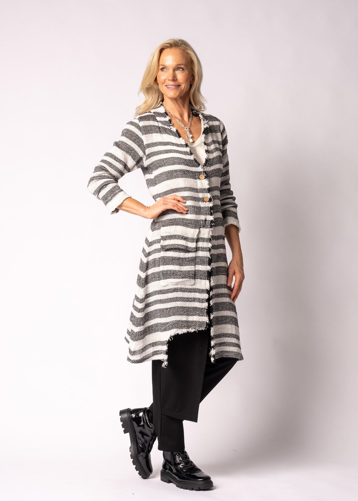 Alta Linen Jacket in Onyx