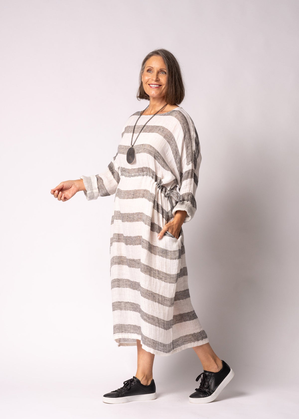 Cheri Linen Blend Dress in Onyx