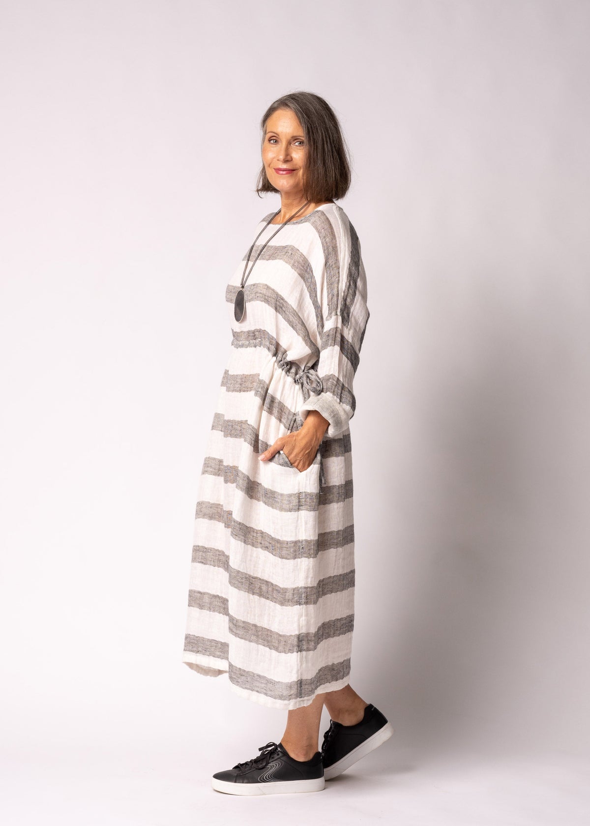 Cheri Linen Blend Dress in Onyx