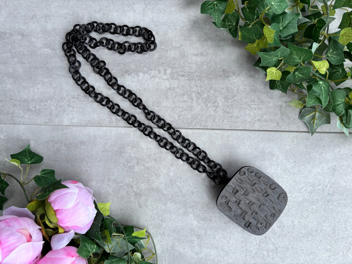 Apollo Necklace in Onyx